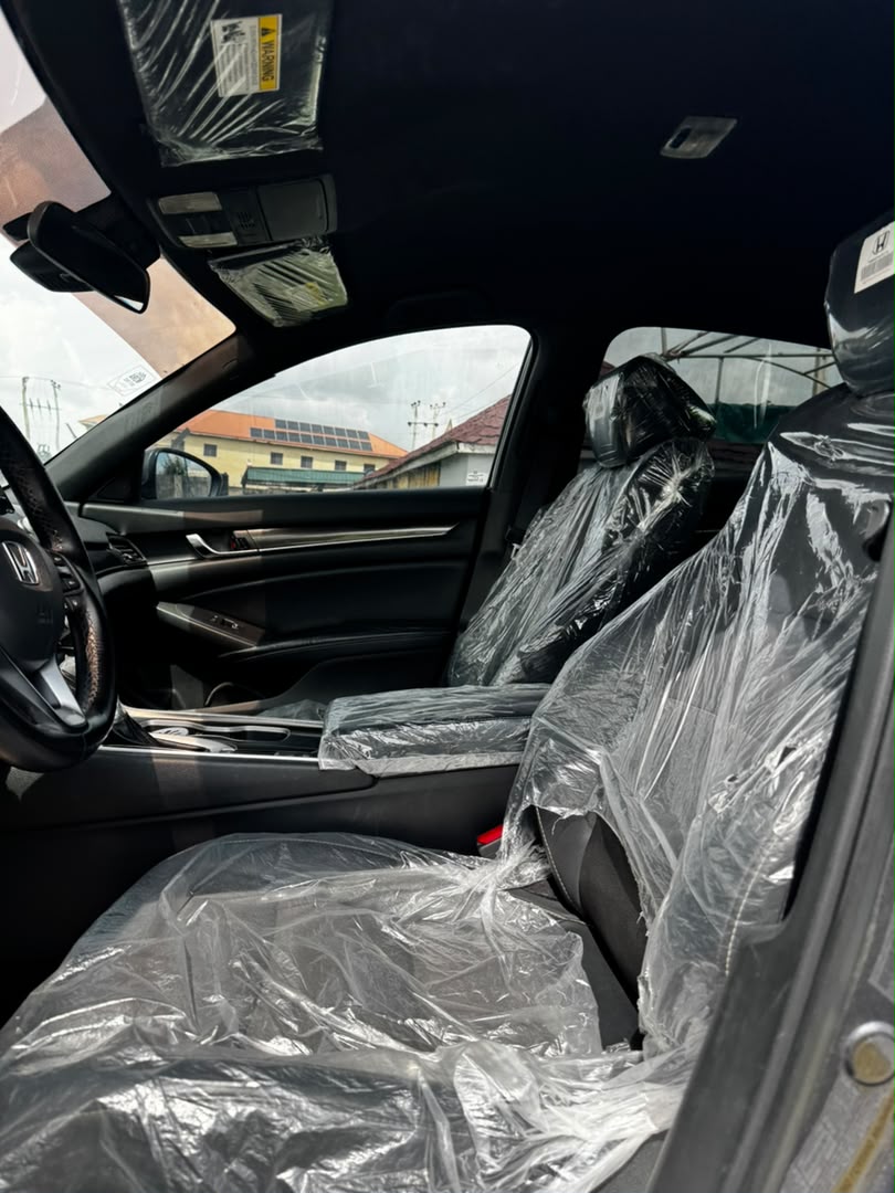 
								Giveaway Deal‼️‼️‼️ (81k Mileage) Grade A (Few months registered) 2018 Honda Accord (Sport) car is in pristine condition (Nothing To Fix) (Keyless & Back Ac Vent) with duty going for just 17.8m slightly negotiable with me Lugbe Abuja📍  ZERO CHAIN DEAL full									