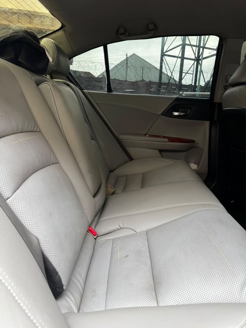 
								Giveaway Deal‼️‼️‼️ (42k mileage) Carefully Used 2013 (V4) Facelifted Honda Accord car is in pristine condition (Nothing To Fix) with original duty going for just 7.6m Last with sambo car with me Lugbe Abuja📍 ZERO CHAIN DEAL full									