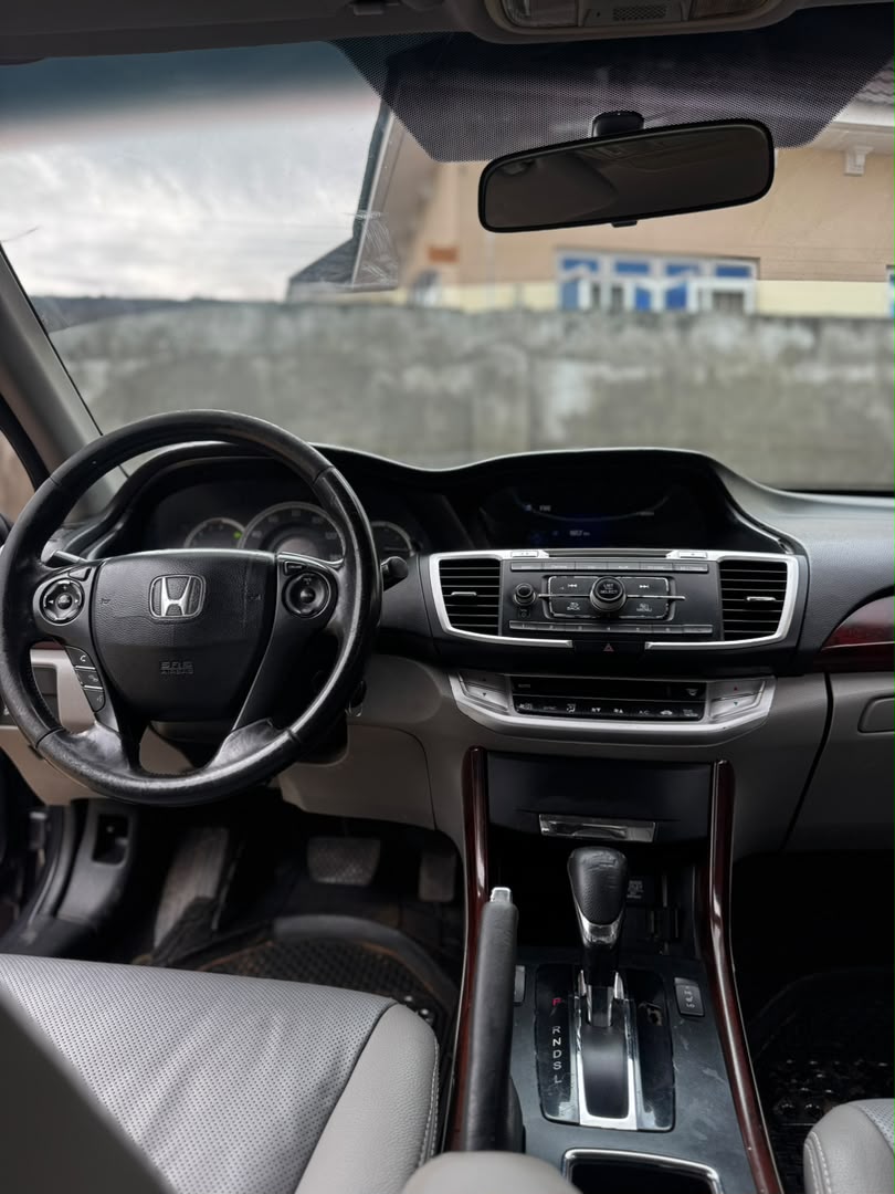 
								Giveaway Deal‼️‼️‼️ (42k mileage) Carefully Used 2013 (V4) Facelifted Honda Accord car is in pristine condition (Nothing To Fix) with original duty going for just 7.6m Last with sambo car with me Lugbe Abuja📍 ZERO CHAIN DEAL full									
