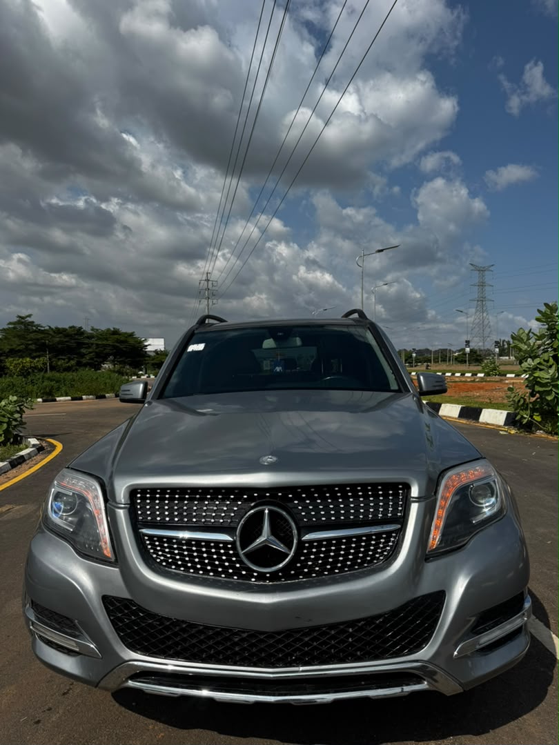 
								Giveaway Deal‼️‼️‼️ Carefully Used 2014/15 Mercedes Benz GLK350 (4Matic) car is pristine condition (Key Entry Power Booth & Double Pano) buy and drive with original duty going for just 11m Last to my pocket with sambo (Moveable) Lugbe Abuja📍 ZERO CHAIN DEAL full									