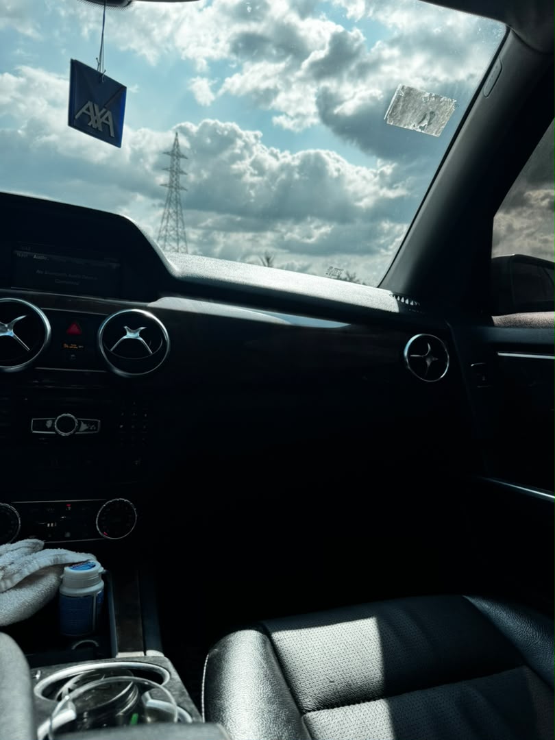
								Giveaway Deal‼️‼️‼️ Carefully Used 2014/15 Mercedes Benz GLK350 (4Matic) car is pristine condition (Key Entry Power Booth & Double Pano) buy and drive with original duty going for just 11m Last to my pocket with sambo (Moveable) Lugbe Abuja📍 ZERO CHAIN DEAL full									
