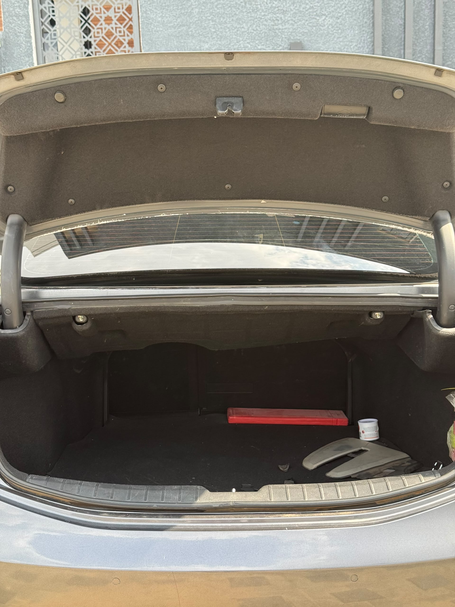 
								Neatly Used 2012 Hyundai Azera, V6 engine!! First body!! Full pano!! Push to start!! All in good condition, Buy and travel. Price~ 9.7M  Settlement~ 200k Location~ Kubwa, Abuja. full									