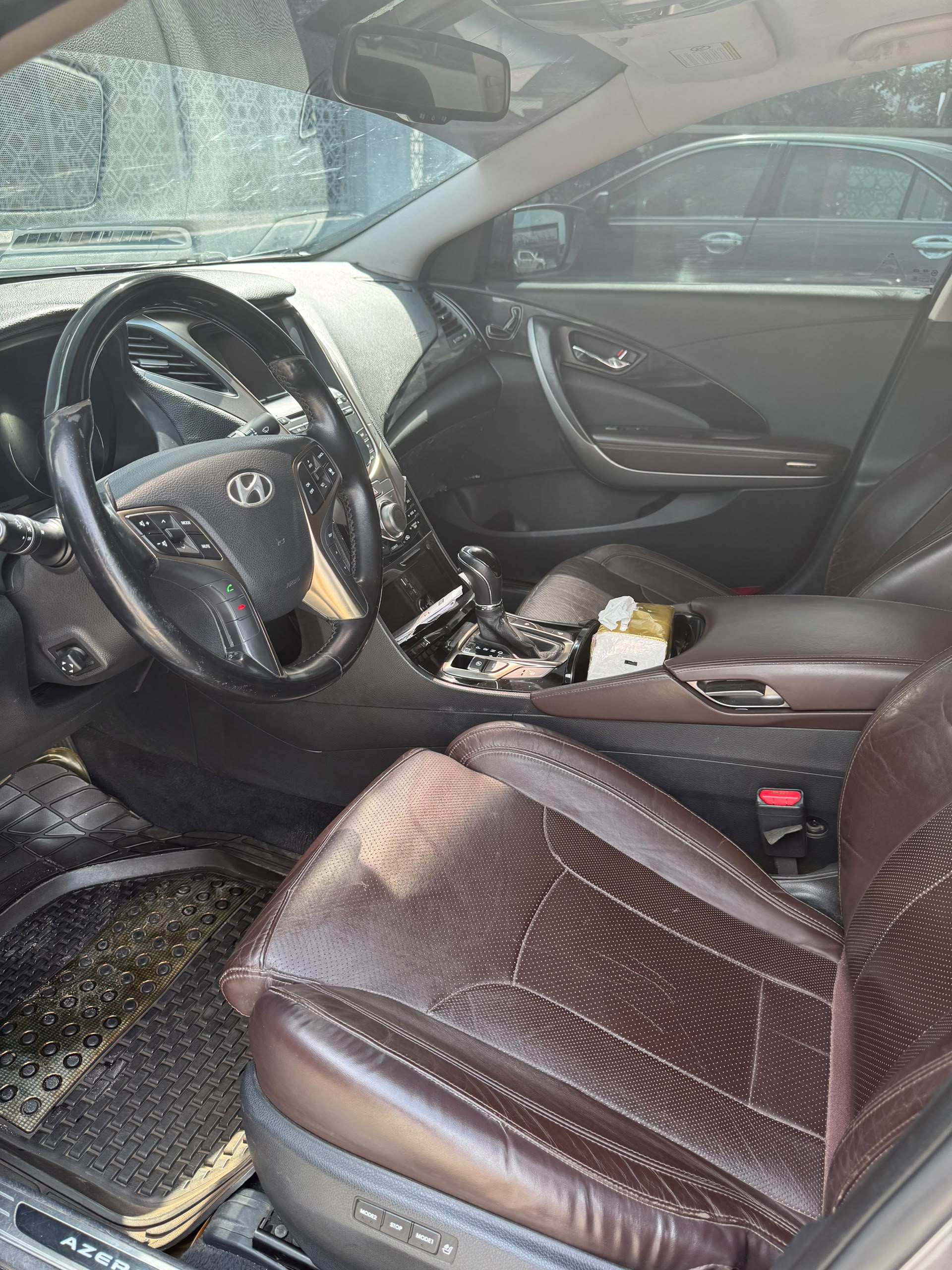 
								Neatly Used 2012 Hyundai Azera, V6 engine!! First body!! Full pano!! Push to start!! All in good condition, Buy and travel. Price~ 9.7M  Settlement~ 200k Location~ Kubwa, Abuja. full									