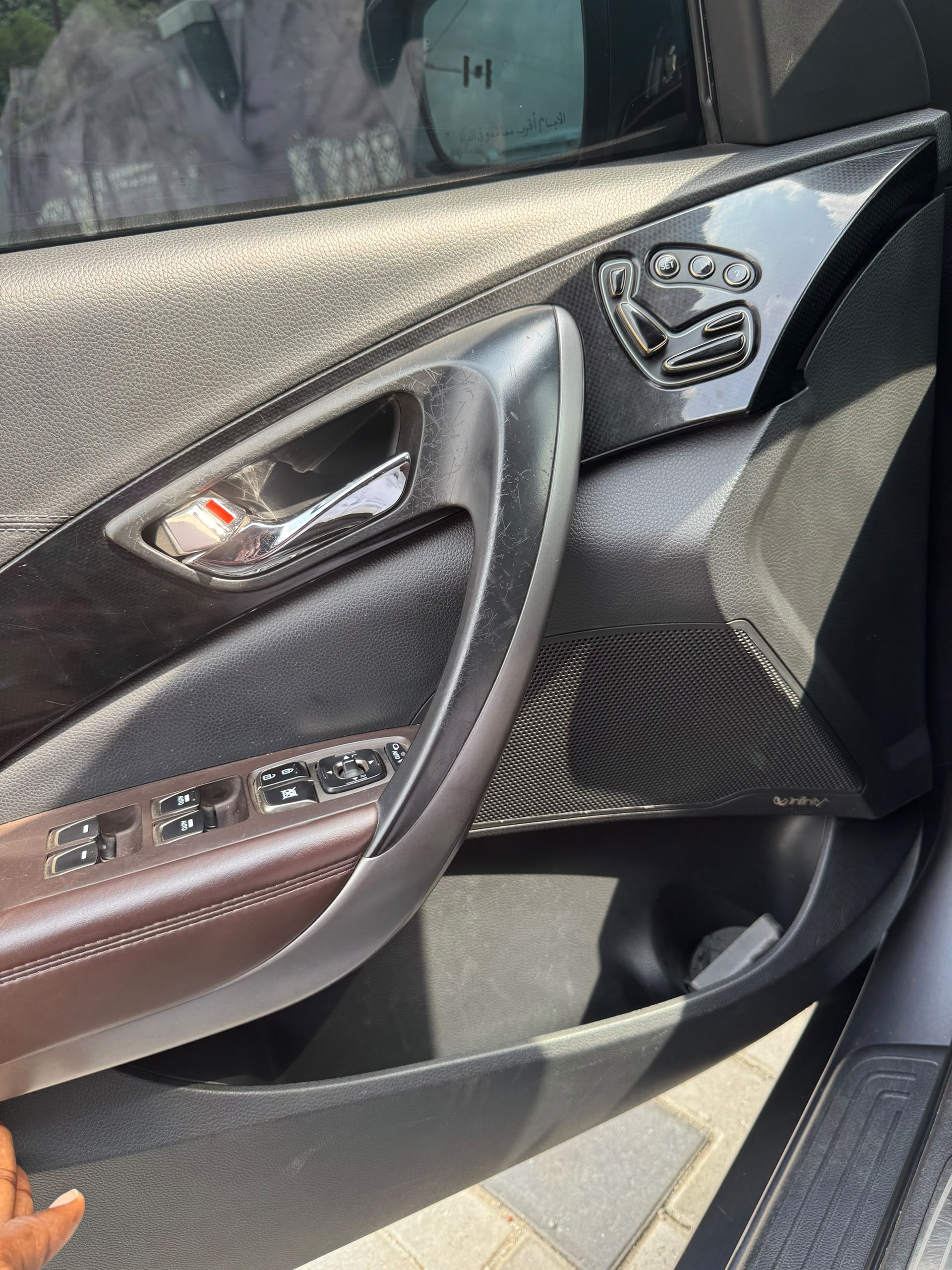 
								Neatly Used 2012 Hyundai Azera, V6 engine!! First body!! Full pano!! Push to start!! All in good condition, Buy and travel. Price~ 9.7M  Settlement~ 200k Location~ Kubwa, Abuja. full									