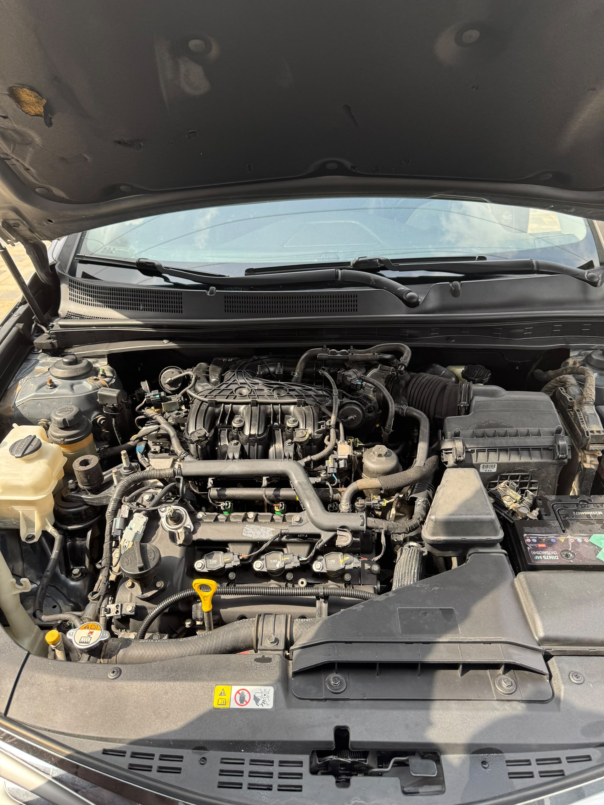 
								Neatly Used 2012 Hyundai Azera, V6 engine!! First body!! Full pano!! Push to start!! All in good condition, Buy and travel. Price~ 9.7M  Settlement~ 200k Location~ Kubwa, Abuja. full									