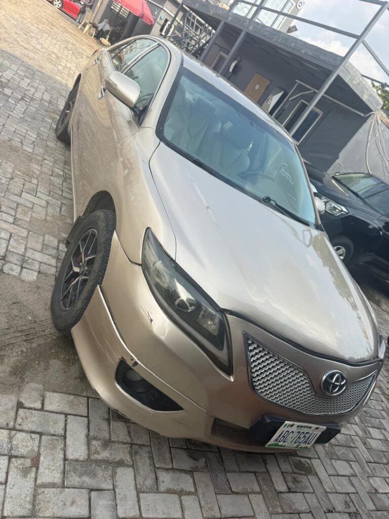 Distress Distress Distress 🔥🔥🔥🔥‼️‼️   2009 Toyota Camry  With Untampered engine and gear  Ac Moscow standard  Buy and travel  Going for 6m  Abuja deal