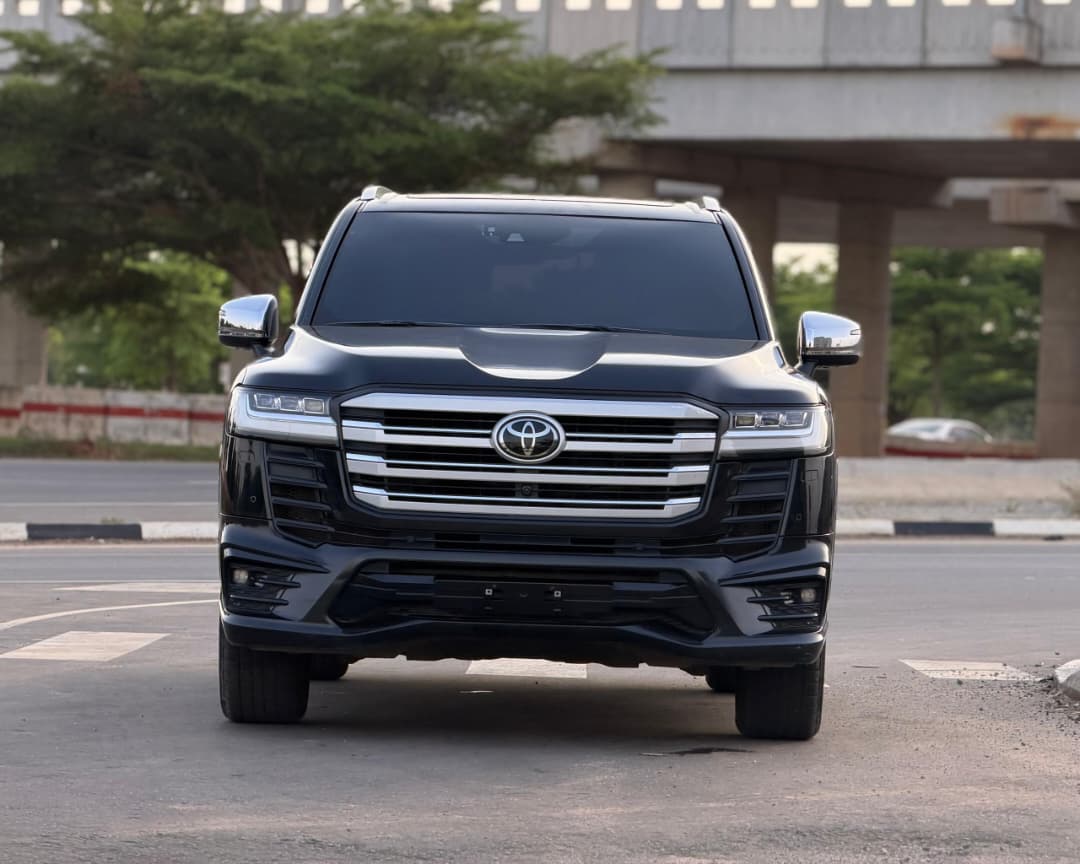 
								BRAND NEW 2025 LANDCRUISER VX-R WITH ORIGINAL CUSTOM DUTY FULLY PAID GOING FOR 195M ABUJA DEAL full									