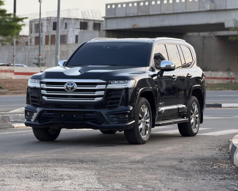 BRAND NEW 2025 LANDCRUISER VX-R WITH ORIGINAL CUSTOM DUTY FULLY PAID GOING FOR 195M ABUJA DEAL