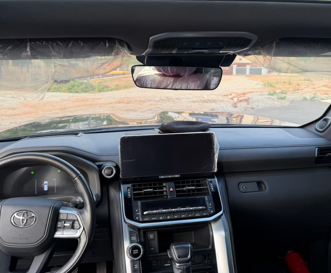 
								BRAND NEW 2025 LANDCRUISER VX-R WITH ORIGINAL CUSTOM DUTY FULLY PAID GOING FOR 195M ABUJA DEAL full									