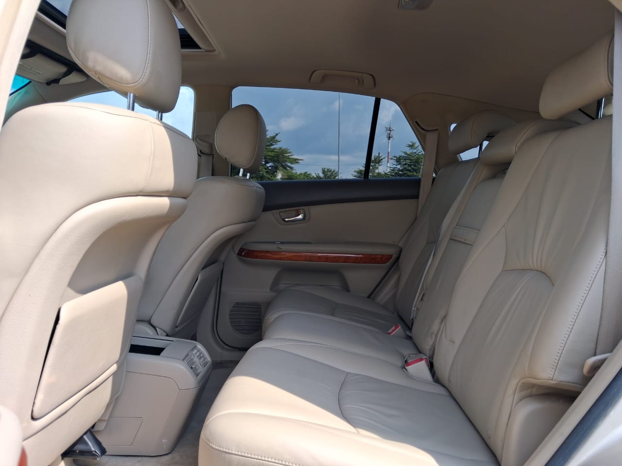 
								FOREIGN USED 2006 LEXUS RX330 IN PRISTINE CONDITION NOTHING TO FIX WITH ORIGINAL CUSTOM DUTY GOING FOR 12.5M ABUJA DEAL full									