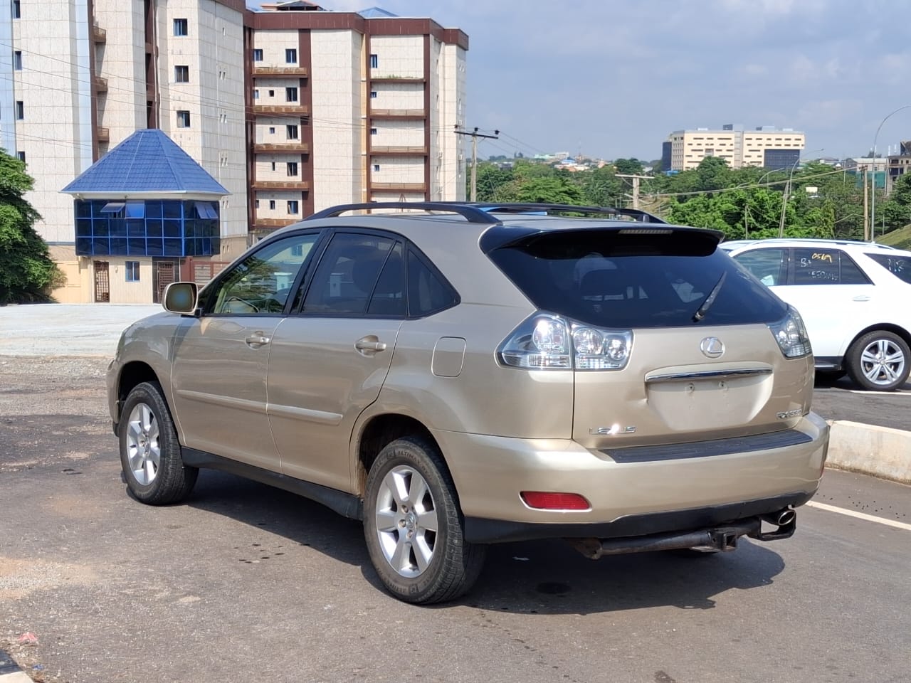 
								FOREIGN USED 2006 LEXUS RX330 IN PRISTINE CONDITION NOTHING TO FIX WITH ORIGINAL CUSTOM DUTY GOING FOR 12.5M ABUJA DEAL full									