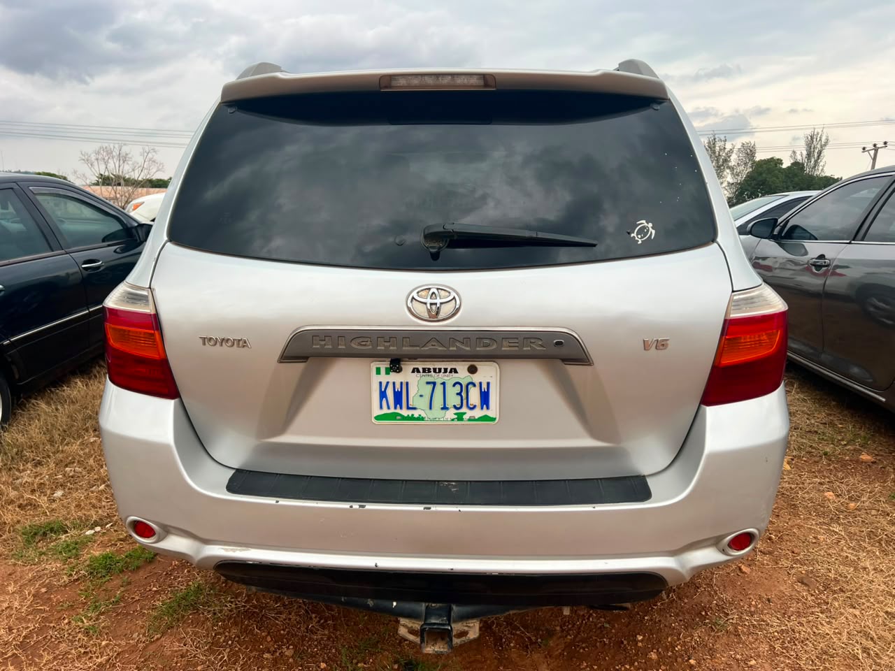 
								Very clean Toyota Highlander 2008 is available price 9.5 million full									