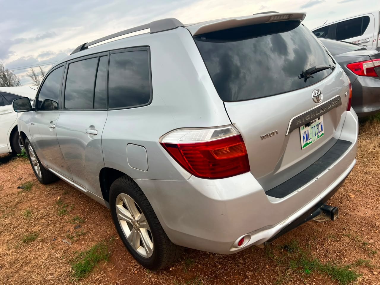 
								Very clean Toyota Highlander 2008 is available price 9.5 million full									