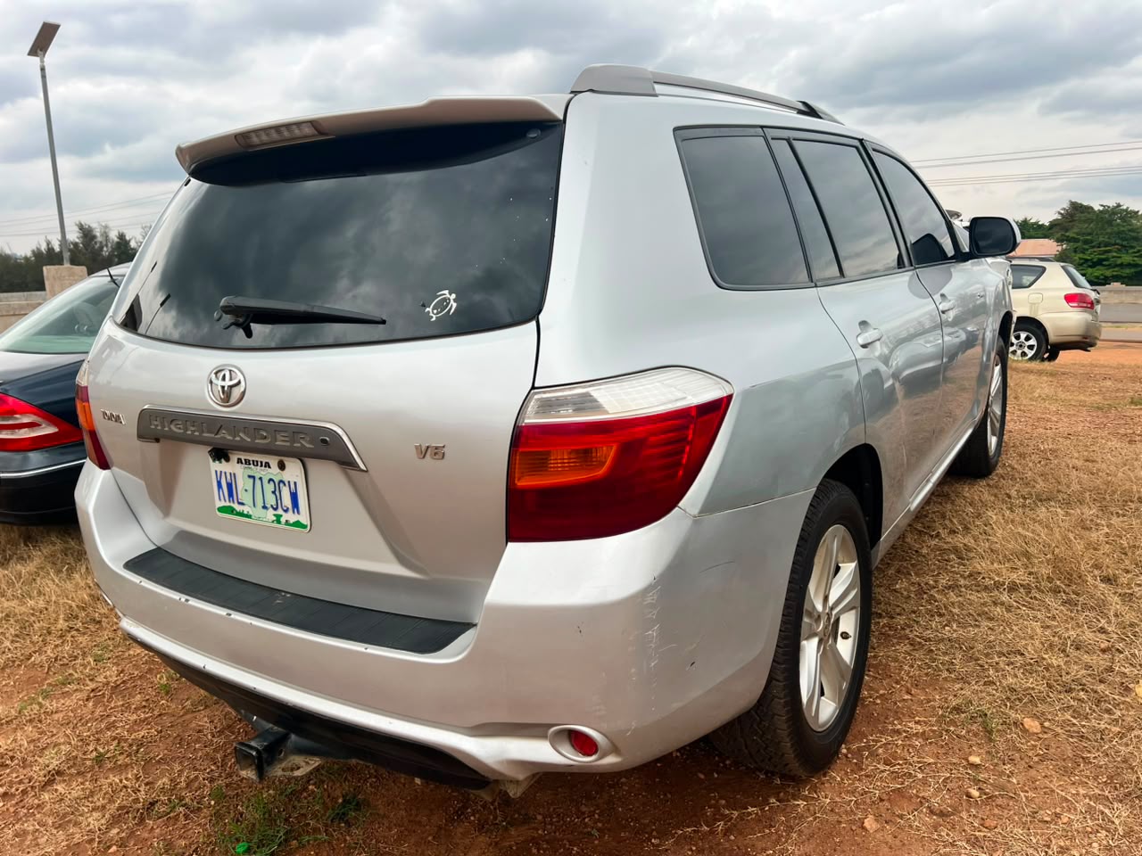 
								Very clean Toyota Highlander 2008 is available price 9.5 million full									