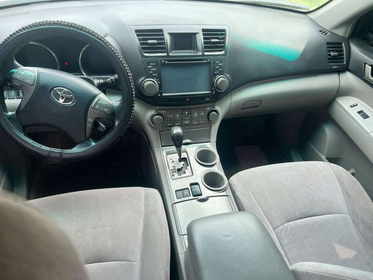 
								Very clean Toyota Highlander 2008 is available price 9.5 million full									