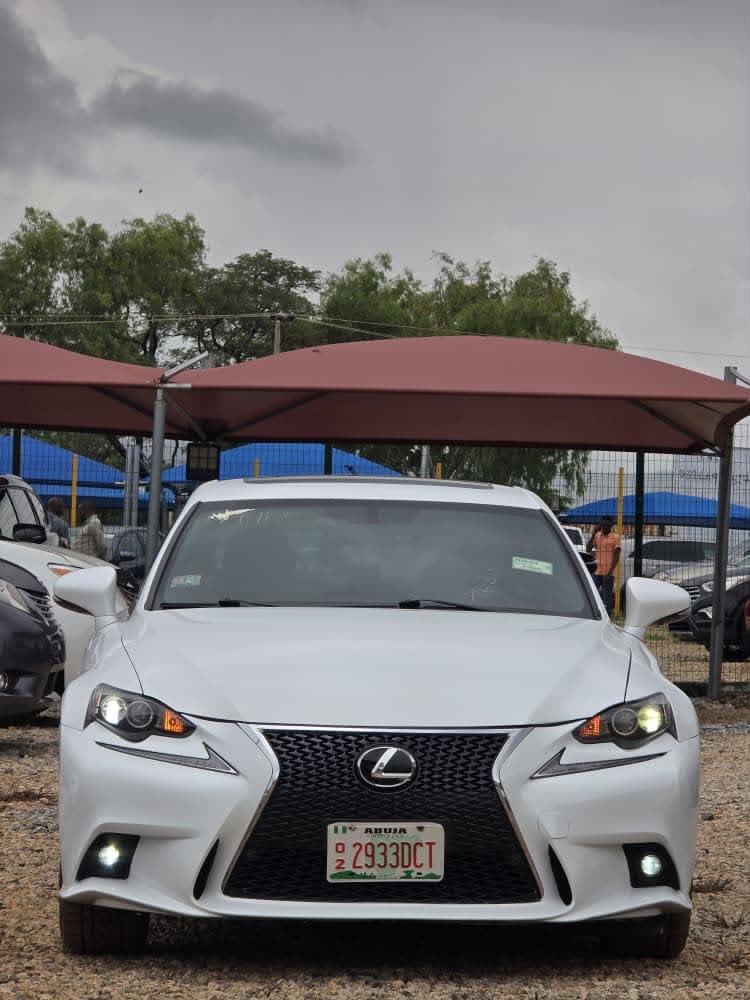 FOREIGN USED 🇺🇸 2014 LEXUS IS250 F-SPORT AWD WITH PUSH TO START,SUNROOF,SPORTS+ MODE,REVERSE CAMERA AND VERIFIED DUTY VALID FOR 19.5 MILLION NAIRA ONLY  Buyer settle 500k