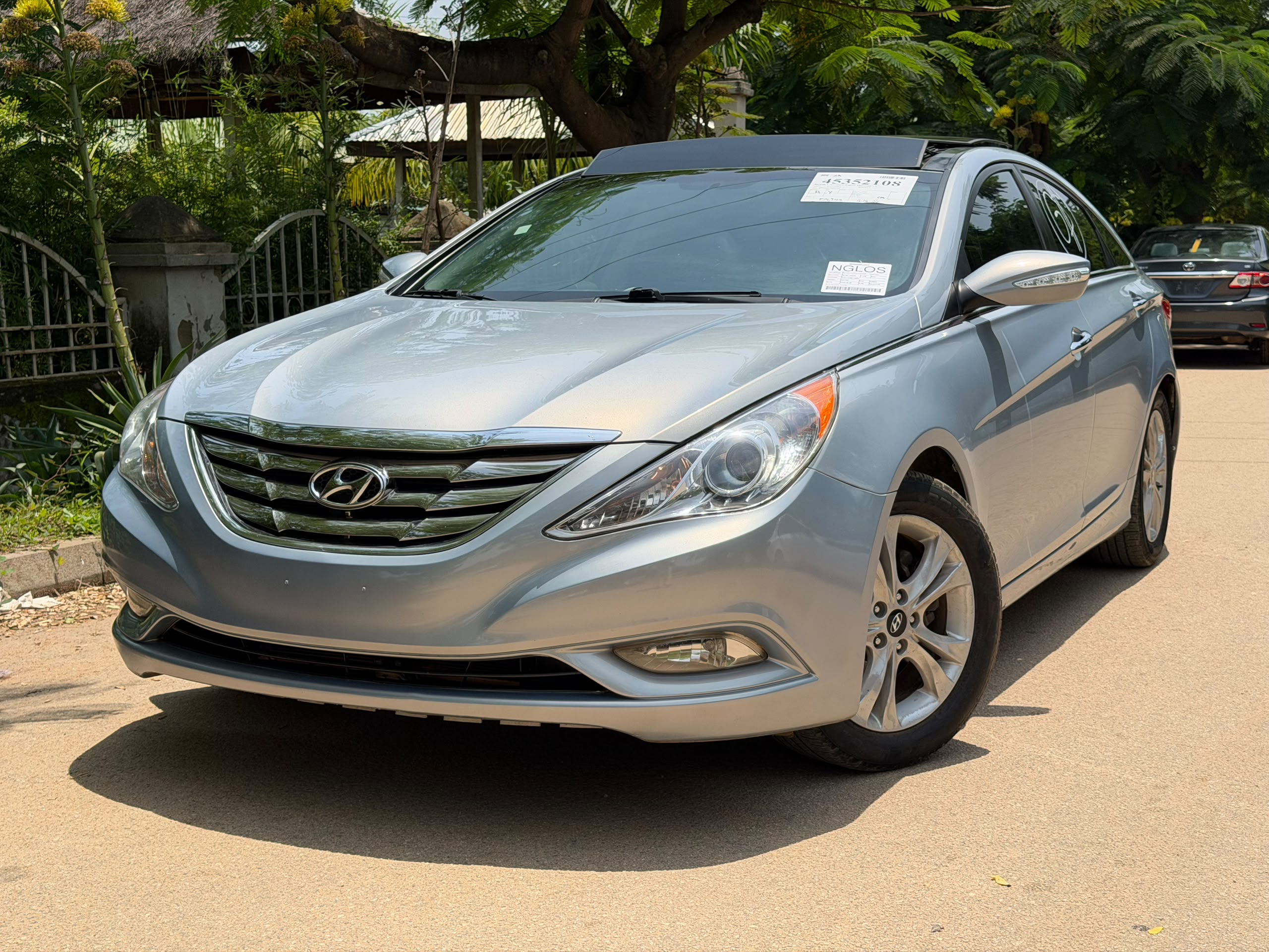 
								New in: Extremely clean foreign used 2013 Hyundai Sonata limited with Double pano, Sept 2026 Duty with keyless entry nothing to fix going for just 11.8m 100k sambo full									
