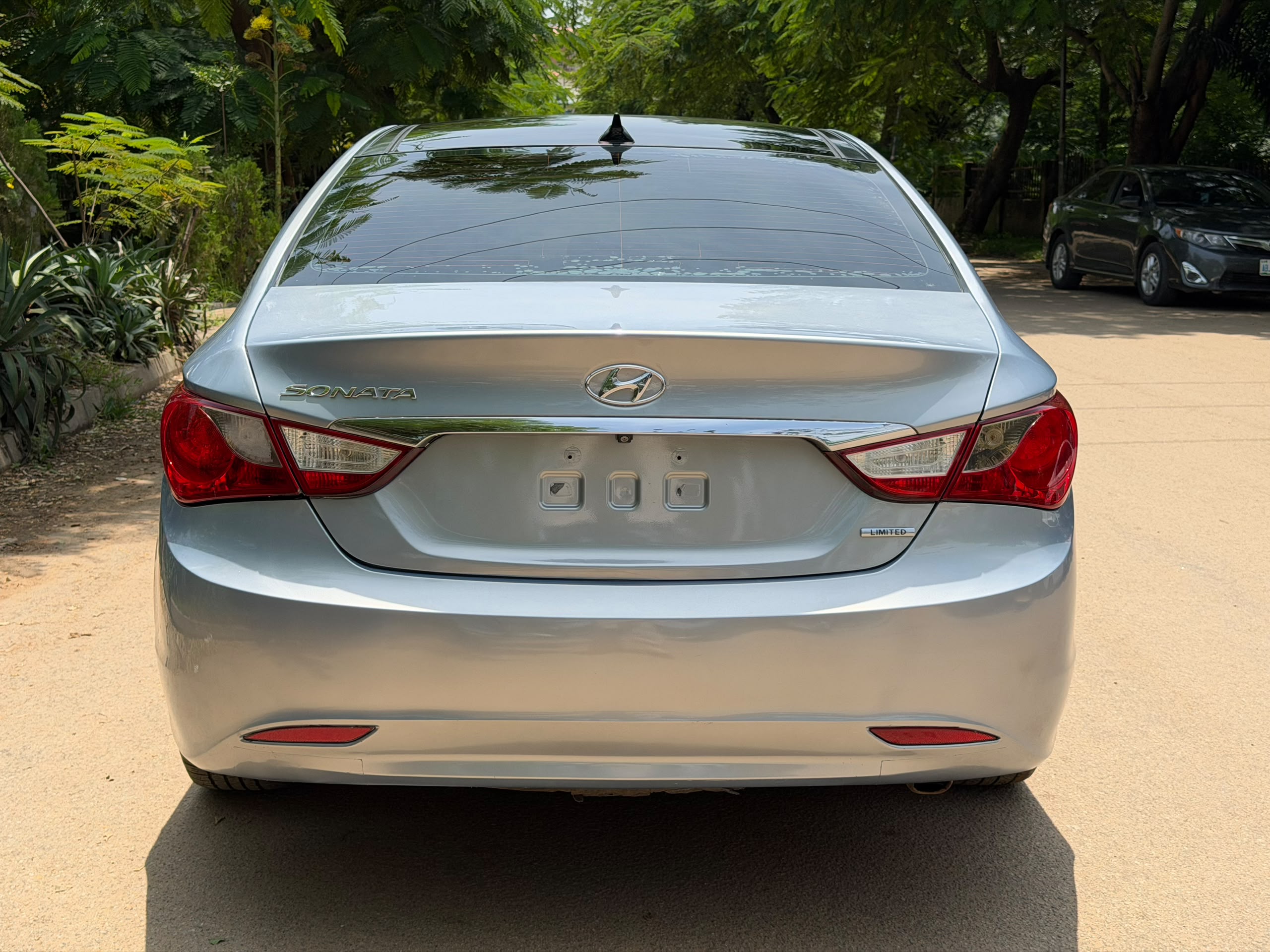 
								New in: Extremely clean foreign used 2013 Hyundai Sonata limited with Double pano, Sept 2026 Duty with keyless entry nothing to fix going for just 11.8m 100k sambo full									