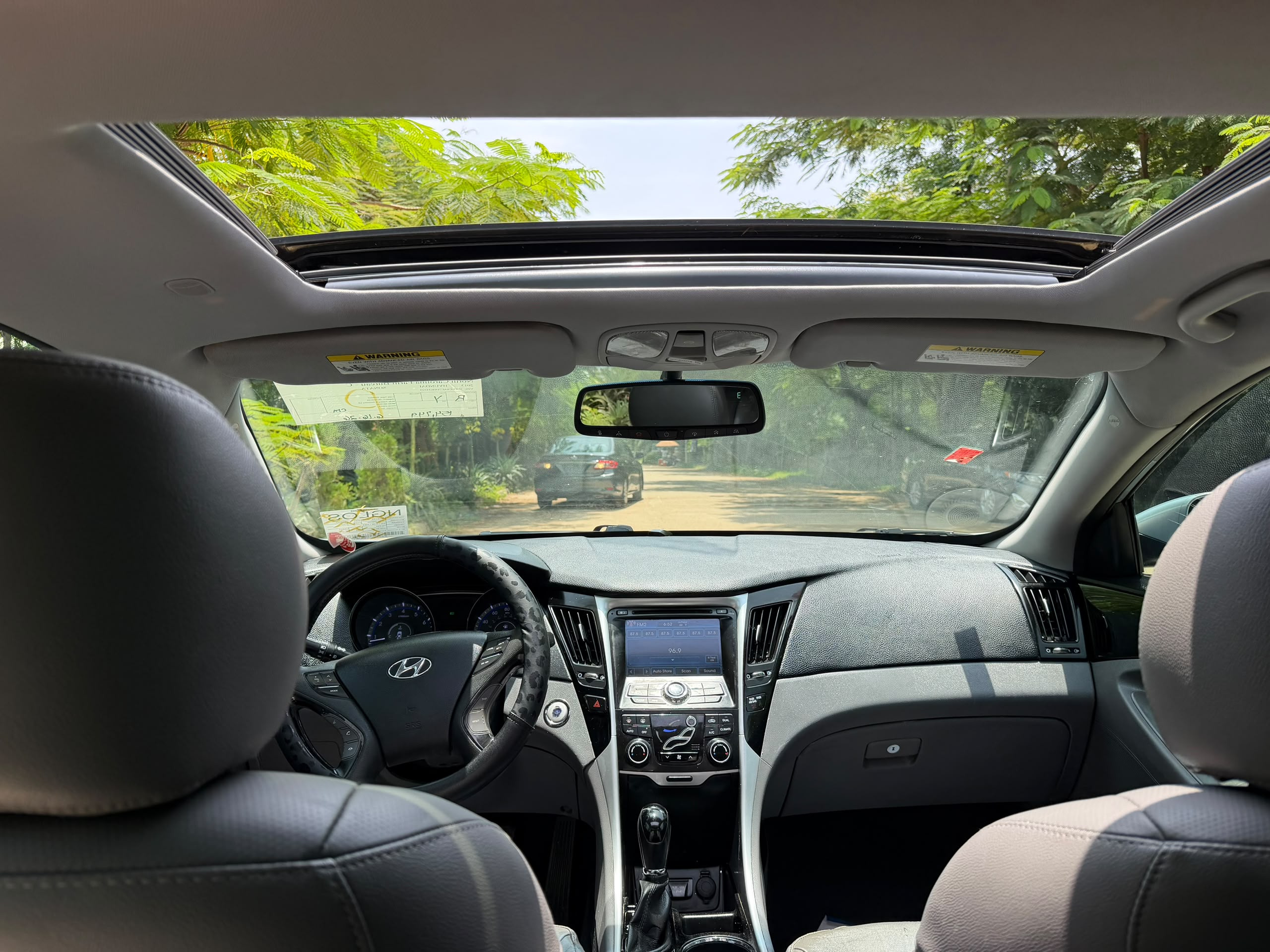 
								New in: Extremely clean foreign used 2013 Hyundai Sonata limited with Double pano, Sept 2026 Duty with keyless entry nothing to fix going for just 11.8m 100k sambo full									