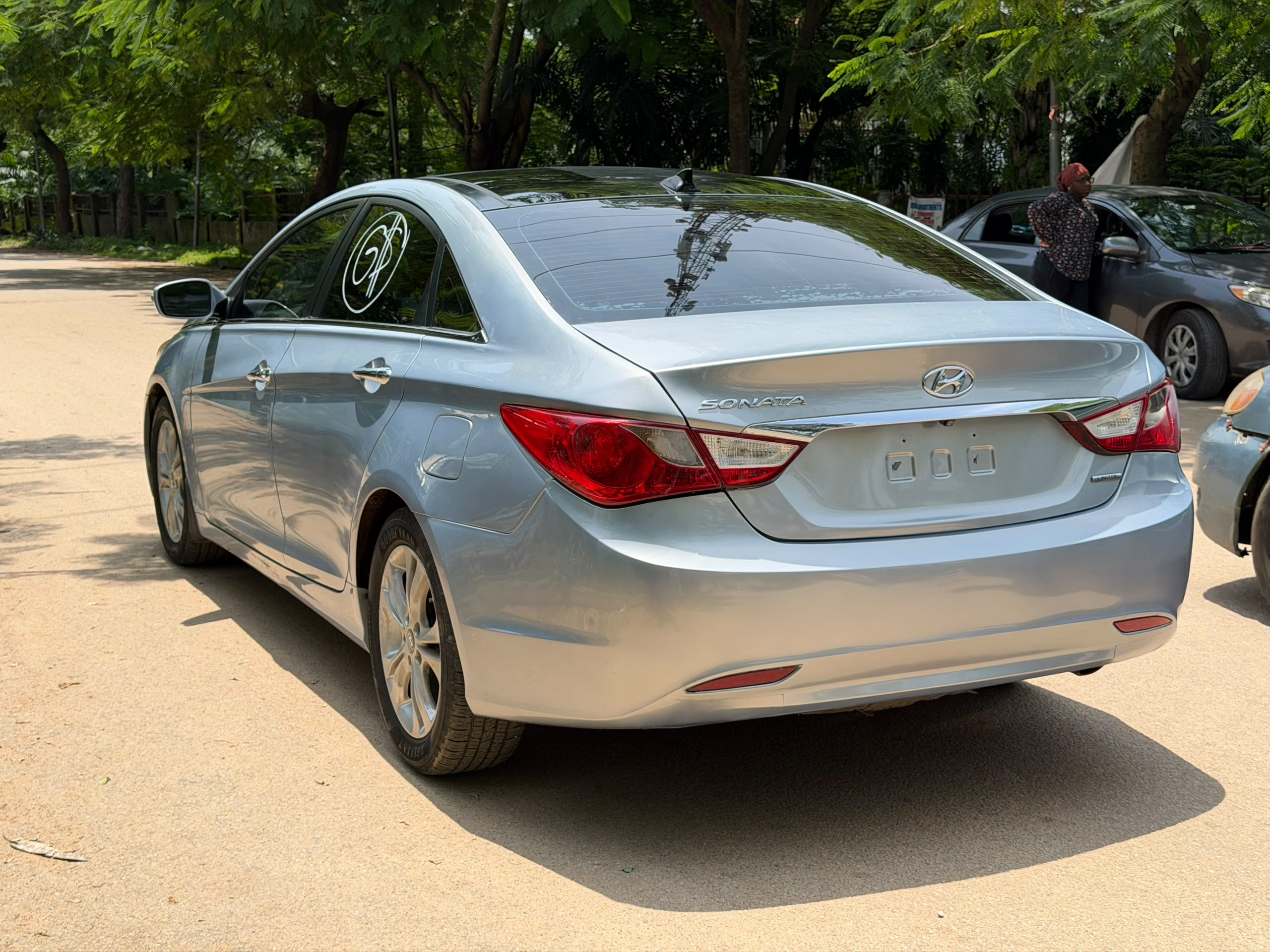 
								New in: Extremely clean foreign used 2013 Hyundai Sonata limited with Double pano, Sept 2026 Duty with keyless entry nothing to fix going for just 11.8m 100k sambo full									