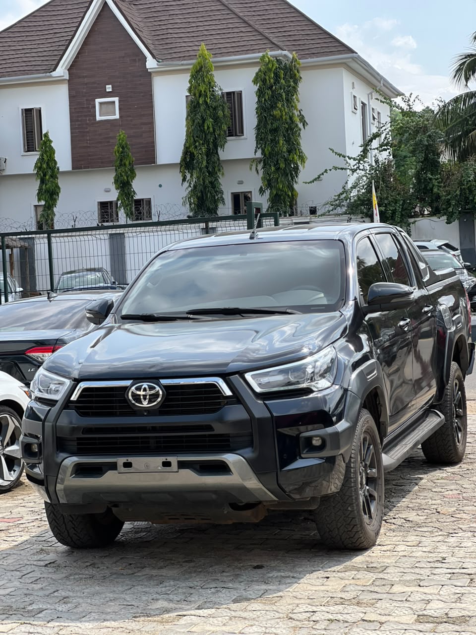 
								Distress Alert direct Belgium  Toyota Hilux 2024 model with untampered engine and gear Ac chilling well Original 2026 custom duty Automatic transmission  👉65m to owner  Buyer settle 1m Location ABUJA  Owner house full									