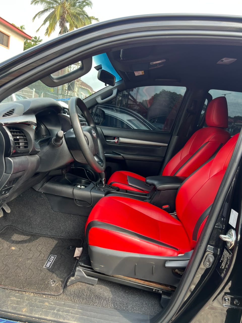 
								Distress Alert direct Belgium  Toyota Hilux 2024 model with untampered engine and gear Ac chilling well Original 2026 custom duty Automatic transmission  👉65m to owner  Buyer settle 1m Location ABUJA  Owner house full									