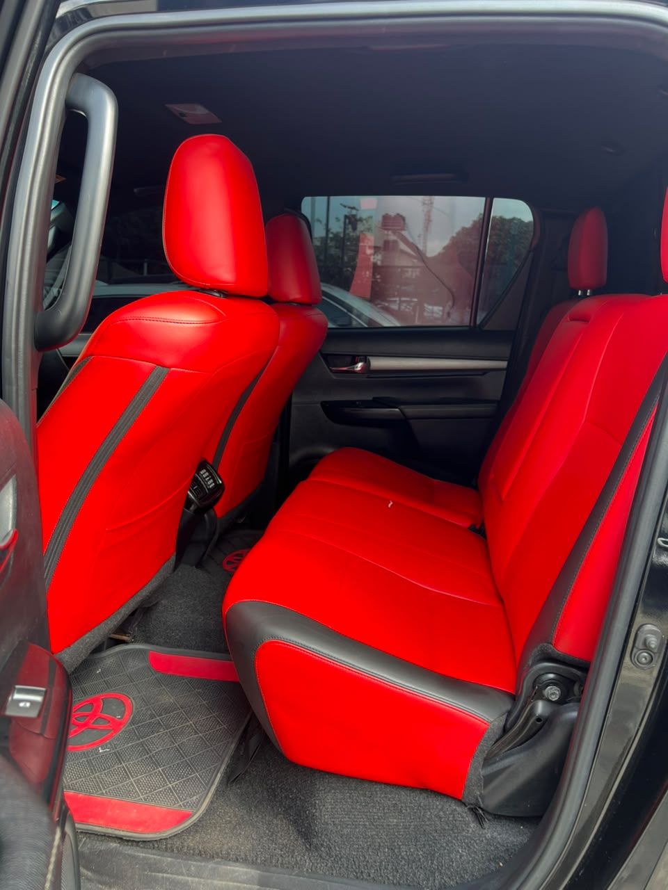 
								Distress Alert direct Belgium  Toyota Hilux 2024 model with untampered engine and gear Ac chilling well Original 2026 custom duty Automatic transmission  👉65m to owner  Buyer settle 1m Location ABUJA  Owner house full									
