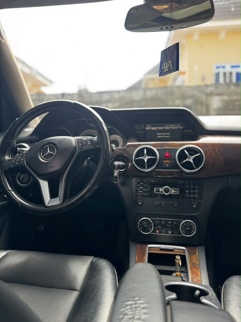 
								DEALERS DEAL‼️‼️‼️ Carefully Used 2014/15 Mercedes Benz GLK350 (4Matic) car is pristine condition (Key Entry Power Booth & Double Pano) buy and drive with original duty going for just 10.7m Last to my pocket with sambo Lugbe Abuja📍 ZERO CHAIN DEAL full									
