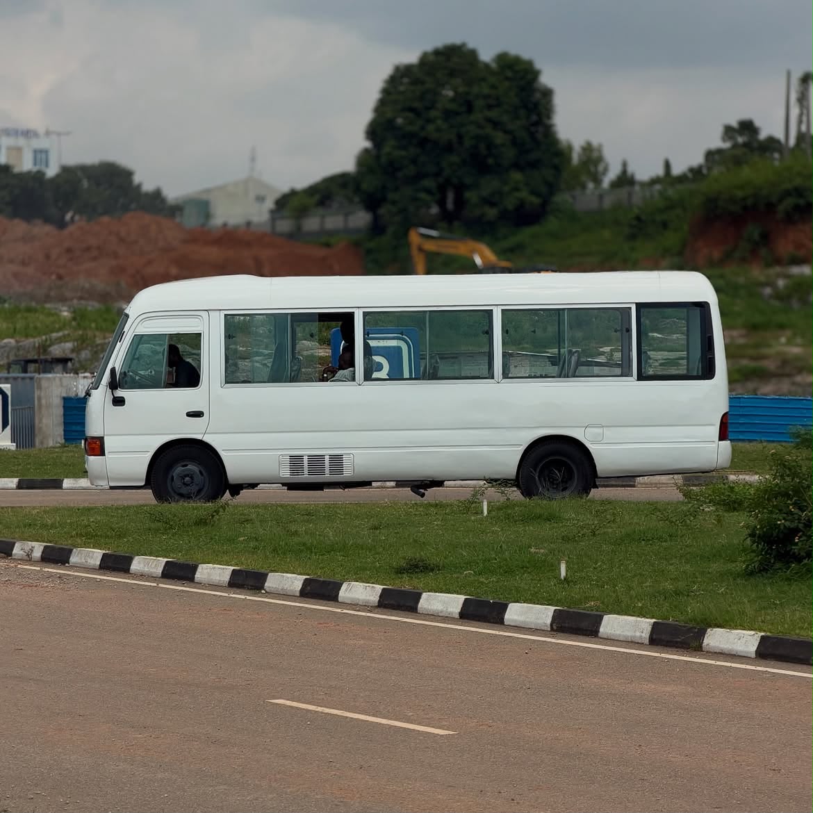 
								SUPER CLEAN REGISTERED TOYOTA COASTER 2012   25 seaters, manual transmission, 4 plugs engine   ORIGINAL DUTY 📃  PRICE: 38M   ABUJA DEAL   NATIONWIDE DELIVERY full									