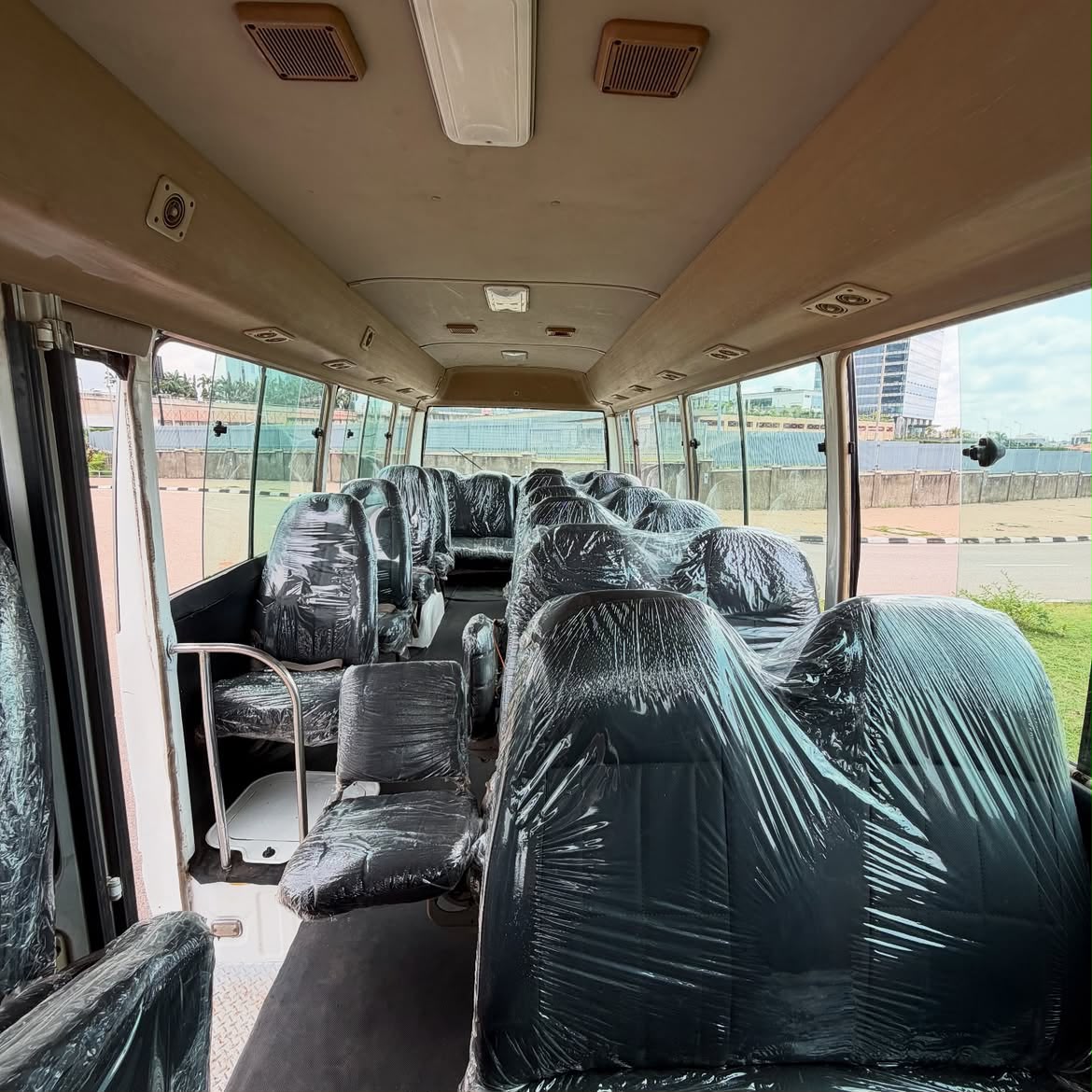 
								SUPER CLEAN REGISTERED TOYOTA COASTER 2012   25 seaters, manual transmission, 4 plugs engine   ORIGINAL DUTY 📃  PRICE: 38M   ABUJA DEAL   NATIONWIDE DELIVERY full									