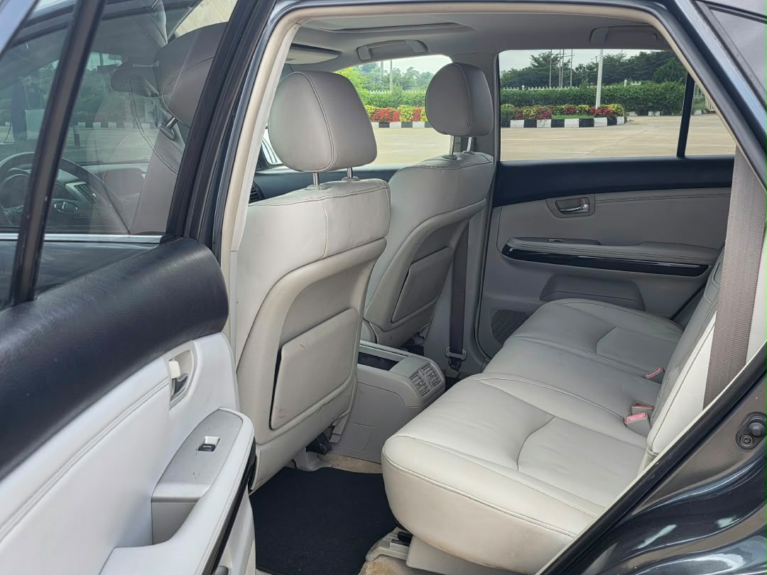 
								Extremely Clean newly arrived foreign used 2005 Lexus RX330 full option with absolutely nothing to fix with 100% accident free history going for just 12m only full									