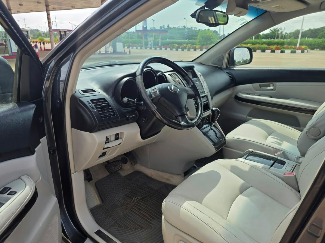 
								Extremely Clean newly arrived foreign used 2005 Lexus RX330 full option with absolutely nothing to fix with 100% accident free history going for just 12m only full									