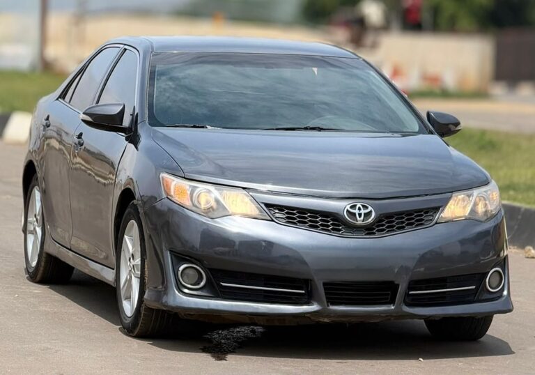 NEATLY USED 2013 TOYOTA CAMRY SE PROPERLY DOCUMENTED UNTAMPERED SYSTEM GOING FOR 8.8M ABUJA DEAL