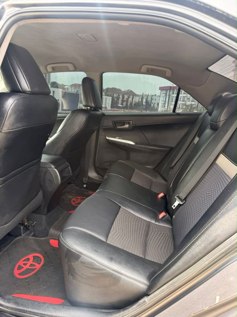 
								NEATLY USED 2013 TOYOTA CAMRY SE PROPERLY DOCUMENTED UNTAMPERED SYSTEM GOING FOR 8.8M ABUJA DEAL full									