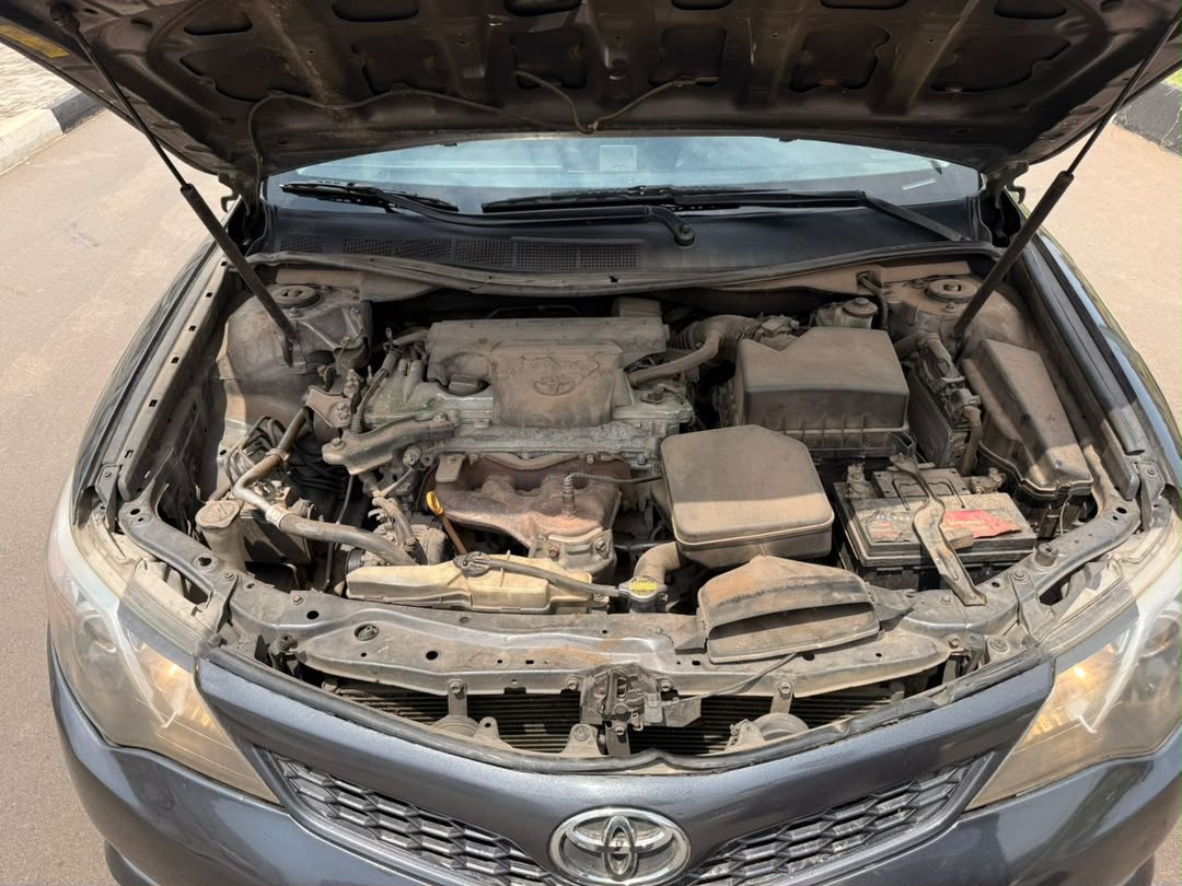 
								NEATLY USED 2013 TOYOTA CAMRY SE PROPERLY DOCUMENTED UNTAMPERED SYSTEM GOING FOR 8.8M ABUJA DEAL full									