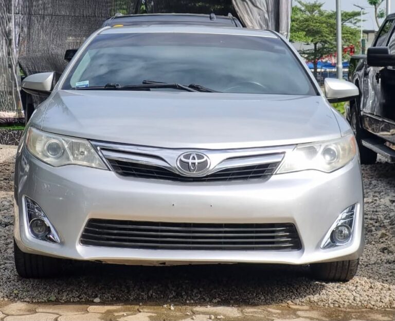 NEATLY USED 2014 TOYOTA CAMRY LE V4 WITH PROPER DOCUMENTATION UNTAMPERED SYSTEM GOING FOR 9.5M ABUJA DEAL
