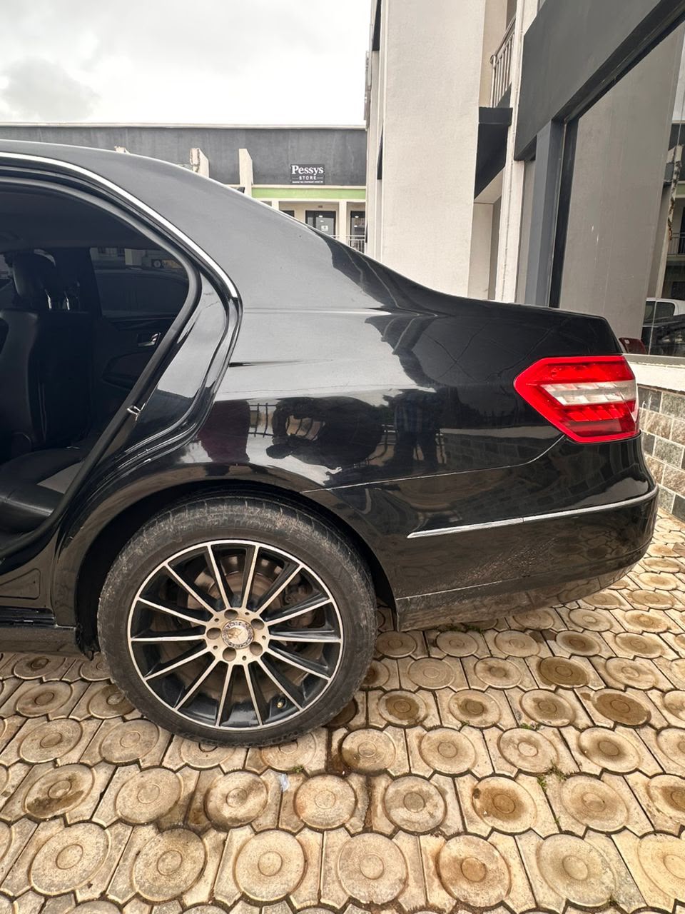 
								Distress Sale!!!  2010 Mercedes Benz E350 Special 4 Plugs Follow Come Factory Engine Untampered Engine & Gear  Factory Chilling AC Everything blessed  Complete buy and travel  Price: 5.5m  Settlement: TBD RUSH BEFORE YOU HEAR SOLD full									