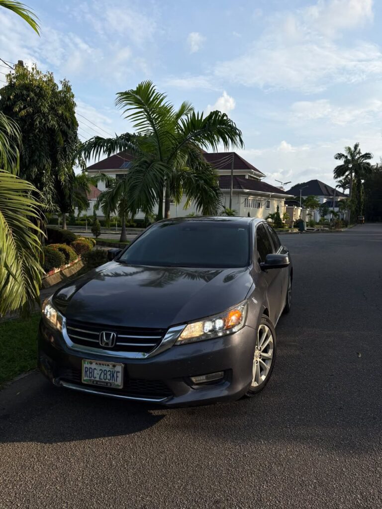 Distress Sale Honda Accord EXL Touring 2014 model v4 with double screen, keyless entry, sun roof and other features going for 9.2m Abuja