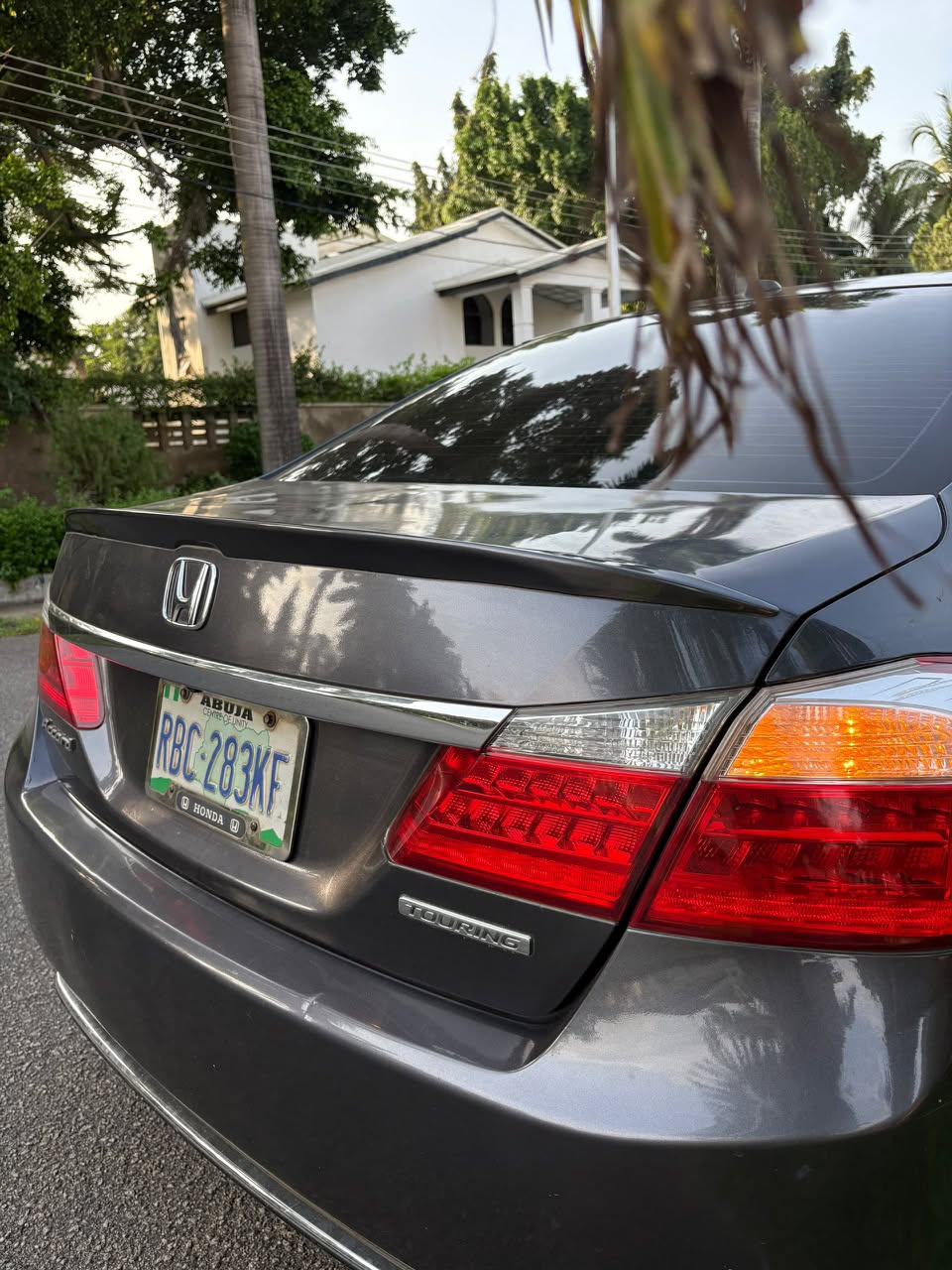 
								Distress Sale Honda Accord EXL Touring 2014 model v4 with double screen, keyless entry, sun roof and other features going for 9.2m Abuja full									