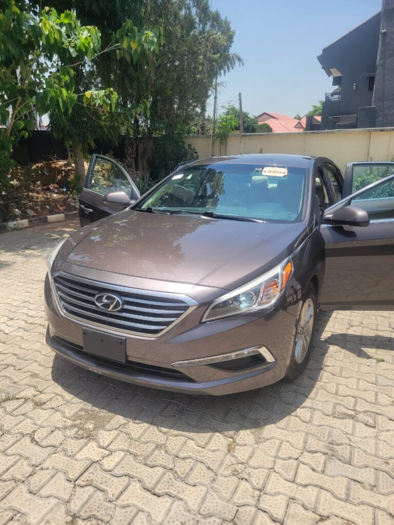 GOOD DEAL BELGIUM GRADE FEW MONTHS USED HYUNDAI SONATA FIRST BODY WITH UNTEMPERD ENGINE AND GEAR FACTORY FITTED AC COMPLETE BUY AND DRIVE EVERYTHING IS INTACT LOCATION ABUJA PRICE 9M OWNER NEEDS MONEY URGENTLY
