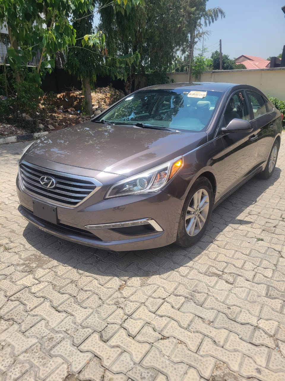 
								GOOD DEAL BELGIUM GRADE FEW MONTHS USED HYUNDAI SONATA FIRST BODY WITH UNTEMPERD ENGINE AND GEAR FACTORY FITTED AC COMPLETE BUY AND DRIVE EVERYTHING IS INTACT LOCATION ABUJA PRICE 9M OWNER NEEDS MONEY URGENTLY full									