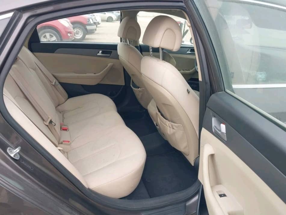 
								GOOD DEAL BELGIUM GRADE FEW MONTHS USED HYUNDAI SONATA FIRST BODY WITH UNTEMPERD ENGINE AND GEAR FACTORY FITTED AC COMPLETE BUY AND DRIVE EVERYTHING IS INTACT LOCATION ABUJA PRICE 9M OWNER NEEDS MONEY URGENTLY full									