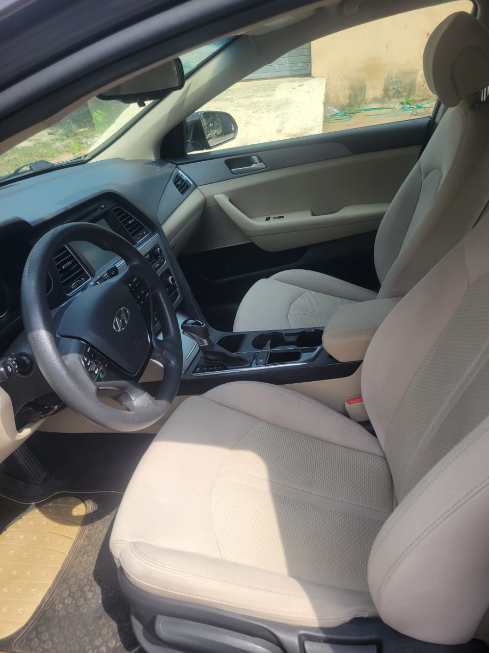 
								GOOD DEAL BELGIUM GRADE FEW MONTHS USED HYUNDAI SONATA FIRST BODY WITH UNTEMPERD ENGINE AND GEAR FACTORY FITTED AC COMPLETE BUY AND DRIVE EVERYTHING IS INTACT LOCATION ABUJA PRICE 9M OWNER NEEDS MONEY URGENTLY full									
