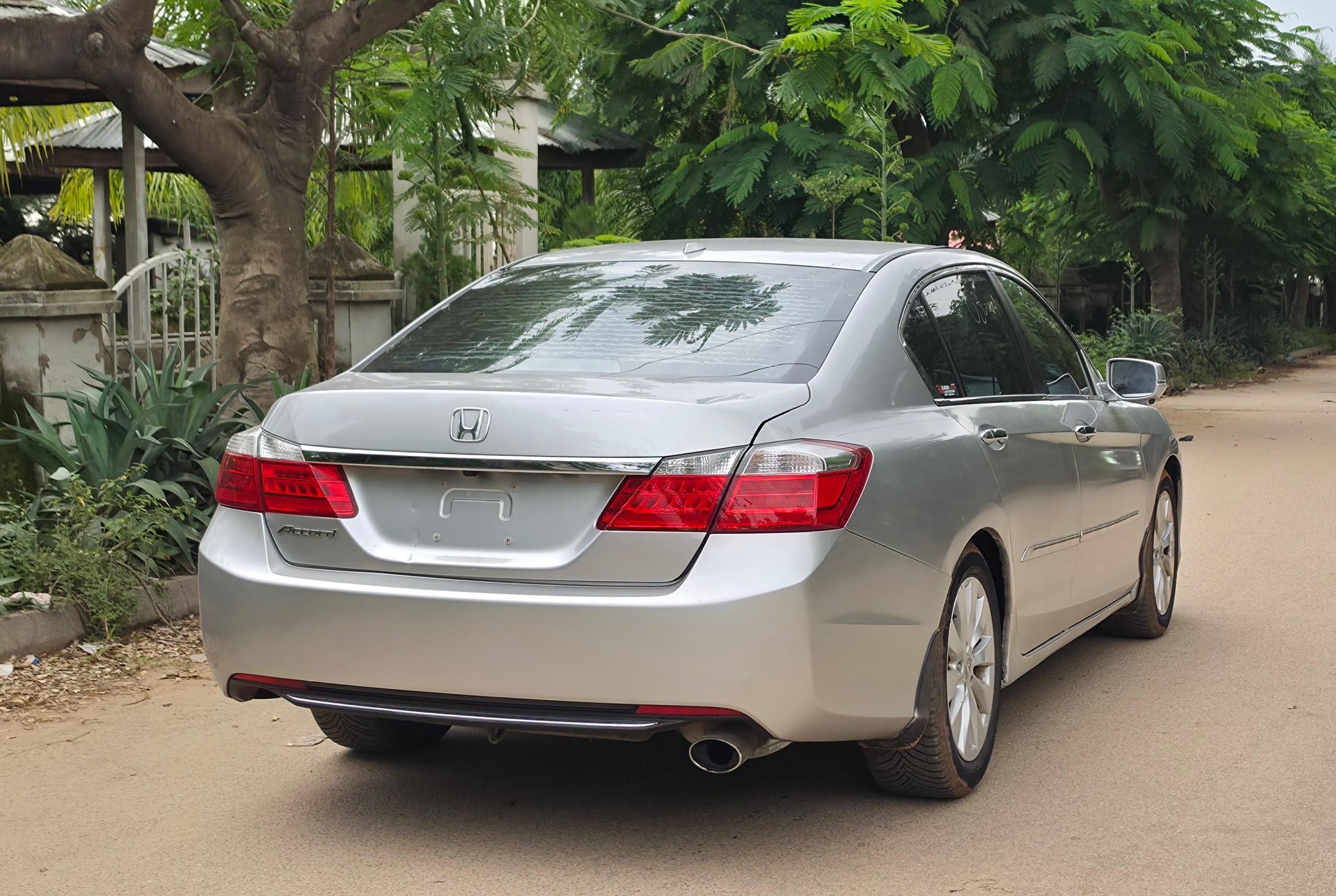 
								Sept Distress: Extremely clean Foreign used 2014 Honda Accord EXL fullest option with mint exterior nd interior Accident Free. going for just 13m only full									