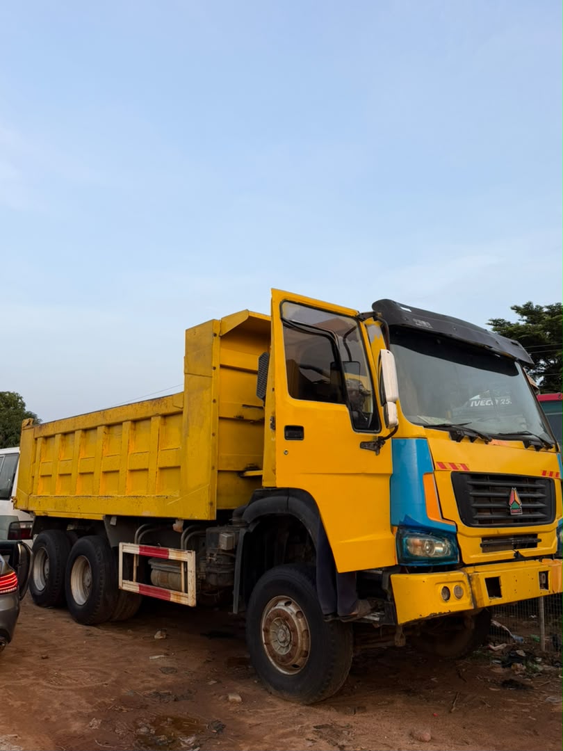 
								Howo truck first body with 10 tyres 37m full									