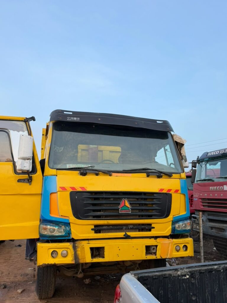 Howo truck first body with 10 tyres 37m