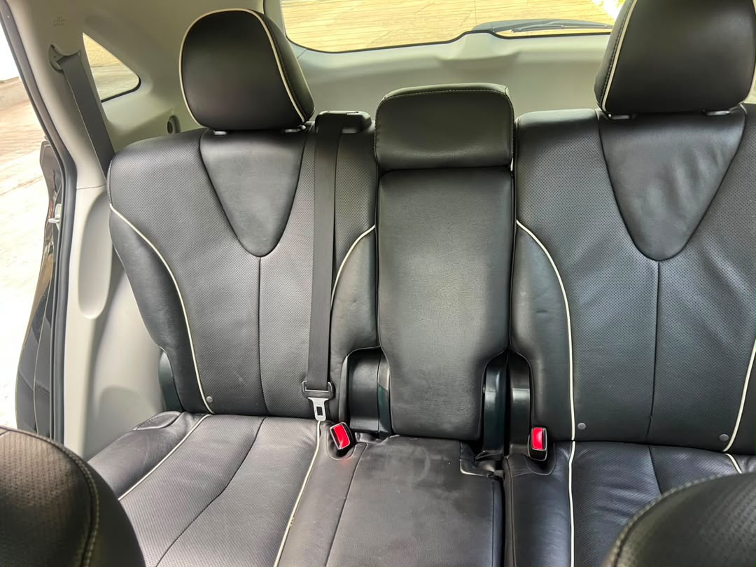 
								Clean used 2010 Toyota Venza V6 with program keyless going for 10million full									