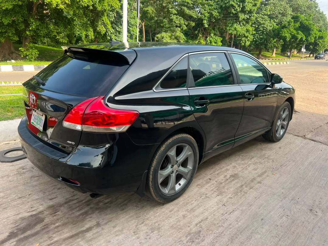 
								Clean used 2010 Toyota Venza V6 with program keyless going for 10million full									