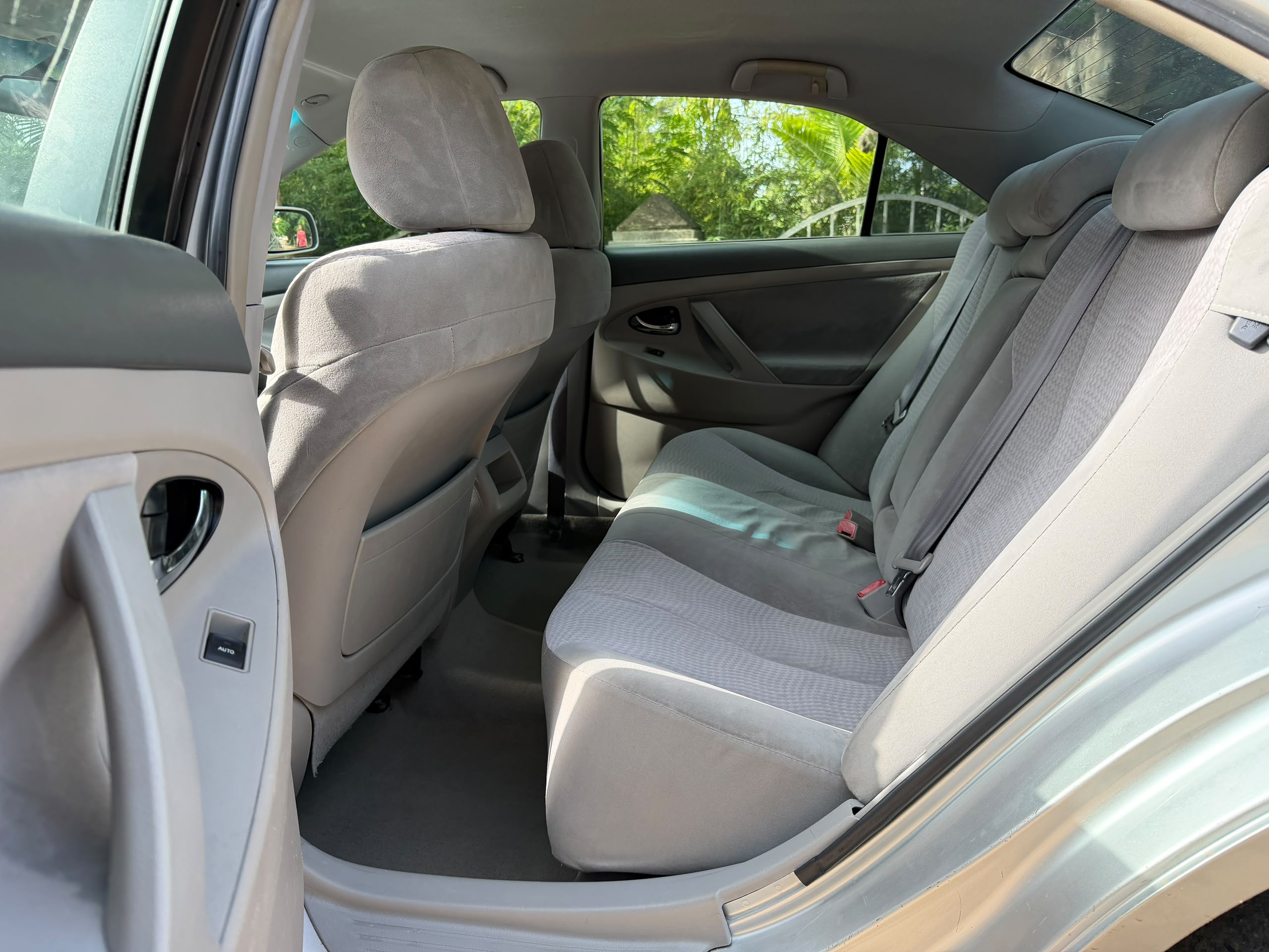 
								EXTREMELY SHARP  GRADE FOREIGN USED 2010 ON BELT TOYOTA CAMRY LE, MINT INTERIOR, NO SINGLE 9JA PAINT WITH UNTAMPARED ENGINE ND GEAR.GOING FOR JUST 10.5m ONLY full									