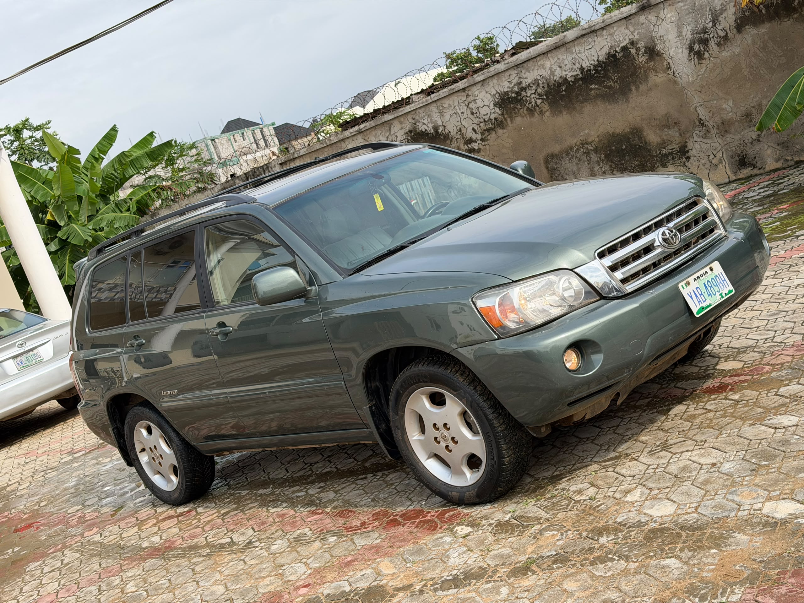 
								Belgium grade 2007 Toyota highlander with everything intact for 7.5M buy and drive full									